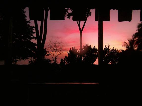 Nosso último e delicioso pôr-do-sol no Caribe, em Dragon's Bay, em Granada